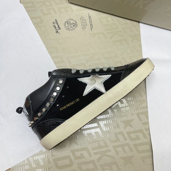 Golden Goose White & Black Sneaker - Picture 5 of 9